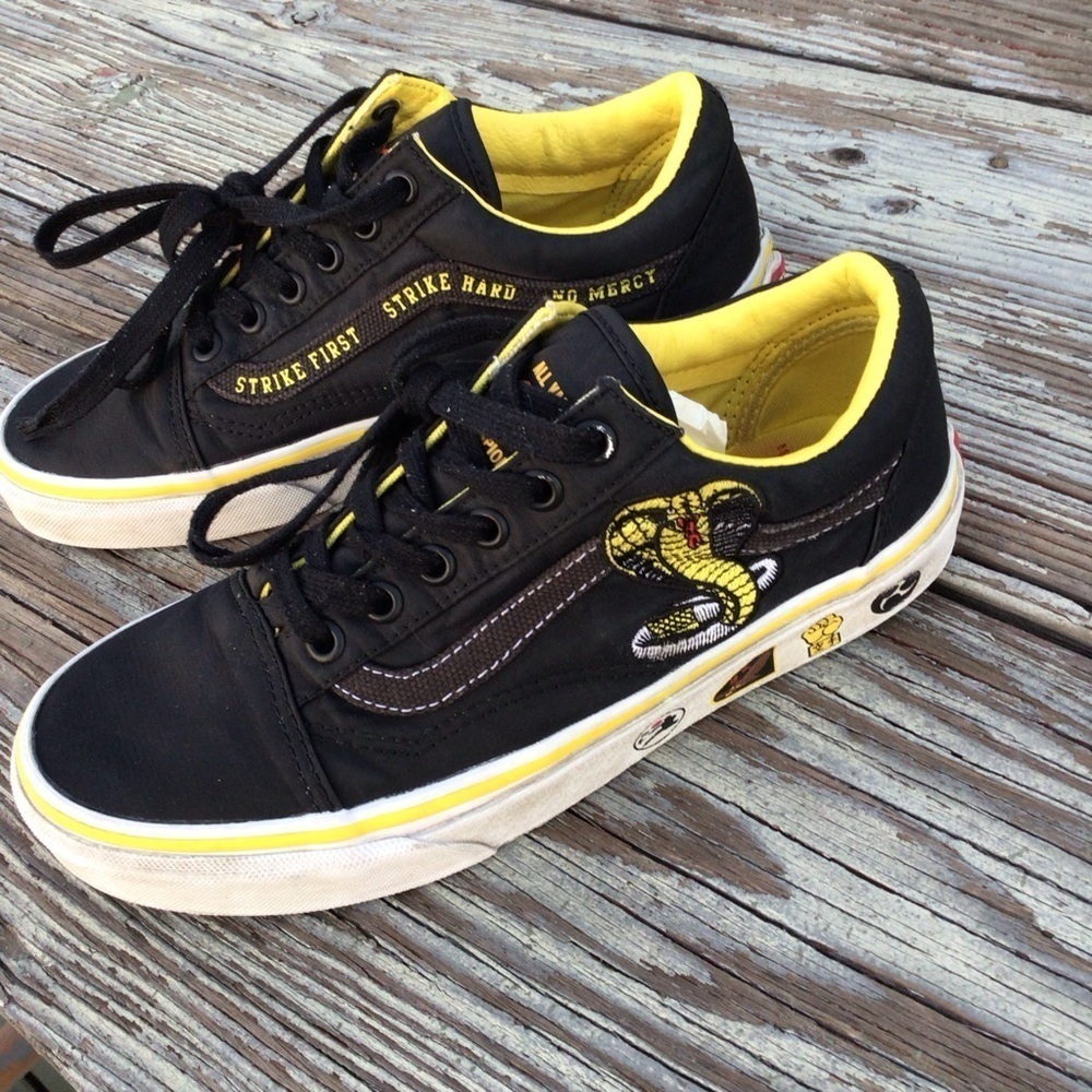 VANS Cobra Kai x Old Skool Cobra Kai Dojo
Black Yellow Size 7.5 Mens